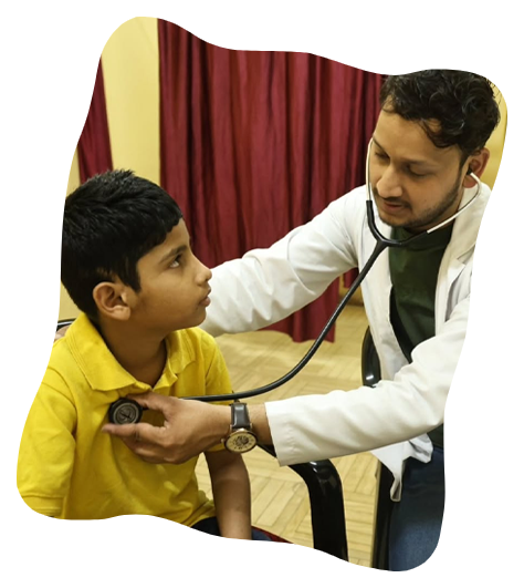 विश्व स्वास्थ्य दिवस के अवसर पर अमलतास स्पेशल स्कूल में बच्चों का स्वास्थ्य परीक्षण